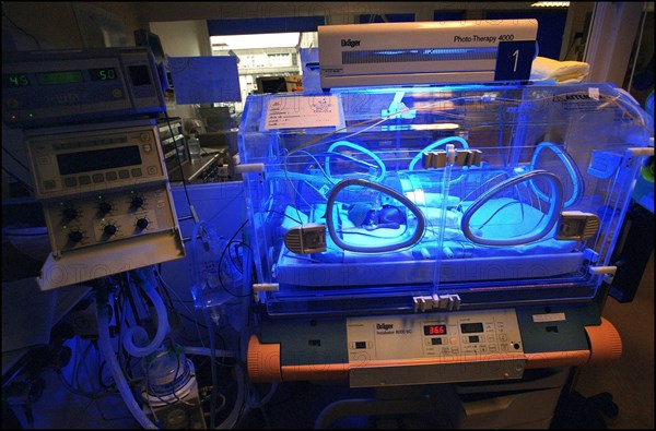 03/02/2002. Premature babies at the intensive care unit of the Cochin hospital.