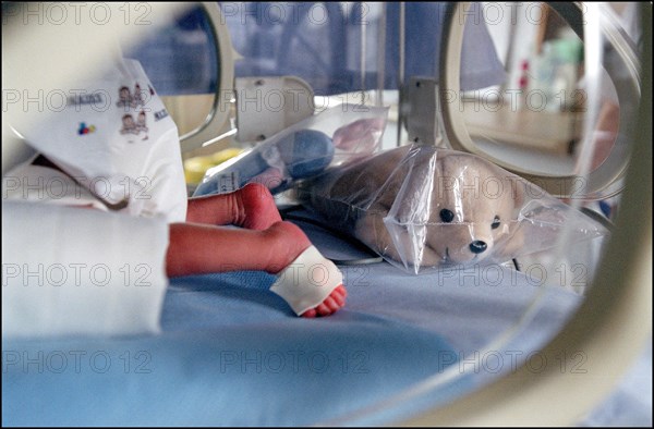 03/02/2002. Premature babies at the intensive care unit of the Cochin hospital.