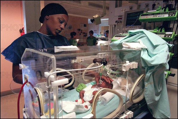 03/02/2002. Premature babies at the intensive care unit of the Cochin hospital.