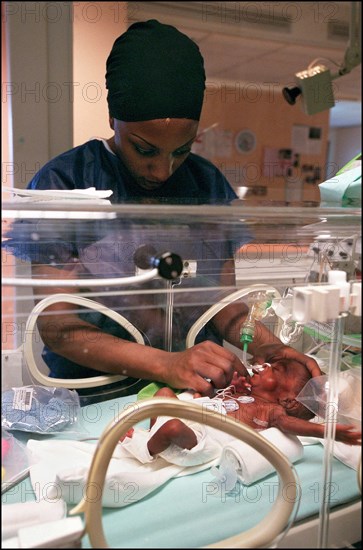 03/02/2002. Premature babies at the intensive care unit of the Cochin hospital.