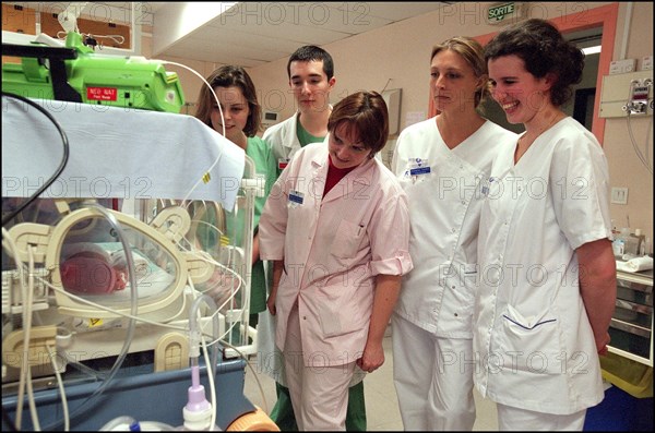 03/02/2002. Premature babies at the intensive care unit of the Cochin hospital.