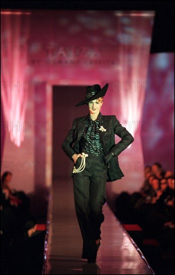 03/05/2002. Taiza fashion show at the National school fine arts in Paris.