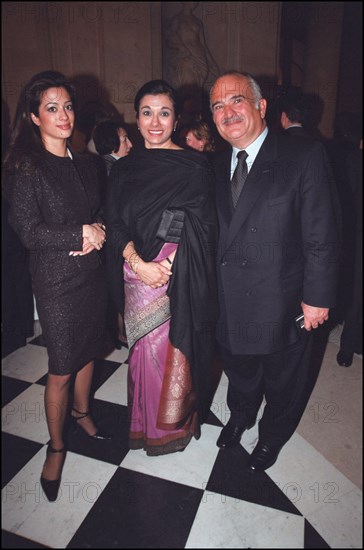 03/00/2002. : Prince Hassan of Jordan visits French senate.