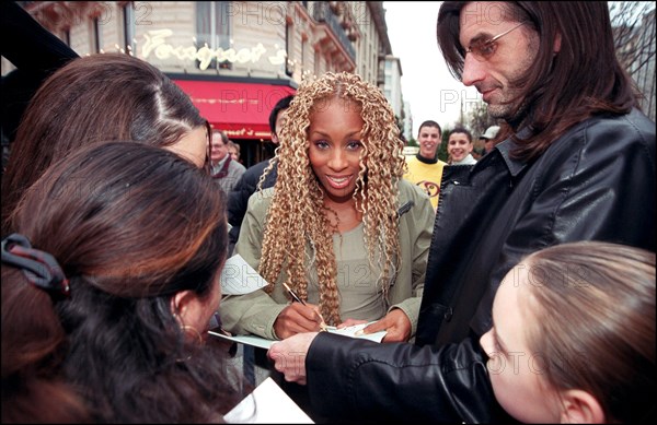 03/16/2002.  Mia Frye, Mouna AL Ayoub and Francois Girbaud present the Nissan car for the "Trophee Aicha des gazelles"