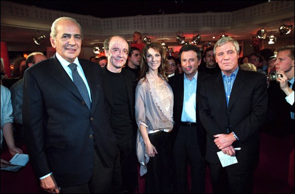 03/00/2002.  Star singer Celine Dion on Michel Drucker TV program "Vivement Dimanche"