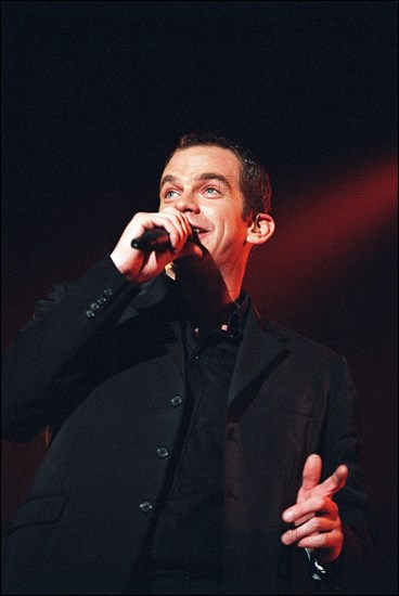 03/20/2002.  Garou and Celine Dion performs at Bercy.