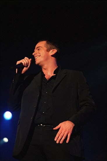 03/20/2002.  Garou and Celine Dion performs at Bercy.