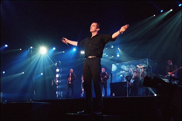 03/20/2002. EXCLUSIVE: Garou and Celine Dion performs at Bercy.