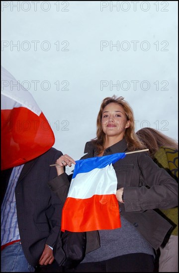 04/30/2002. The "Vive la France" collective : artists of France sing the Marseillaise to protest against J-M Le Pen's National Front.