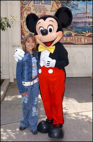 06/00/2002. singer Priscilla at Disneyland Paris