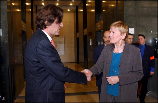 05/08/2002. Marie-George Buffet hands office over to Luc Ferry and Jean-Francois Lamour