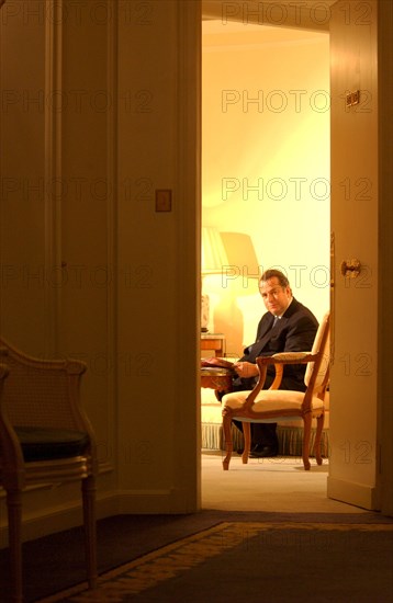 06/14/2002. EXCLUSIVE : Paul-Loup Sulitzer in his hotel room at the Bristol.