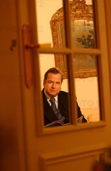 06/14/2002. : Paul-Loup Sulitzer in his hotel room at the Bristol.