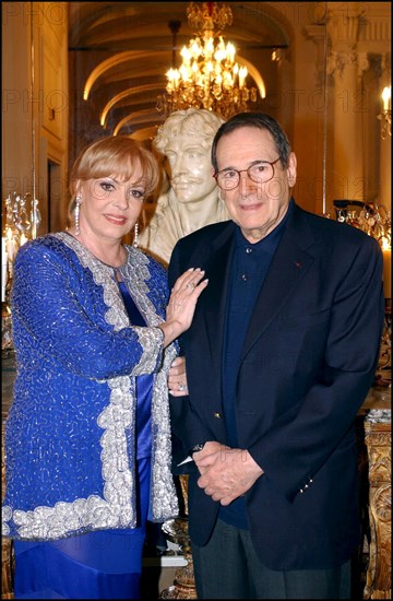 06/27/2002. Michele Mercier presents her book with Henry Jean Servat at the Plaza Athenee.