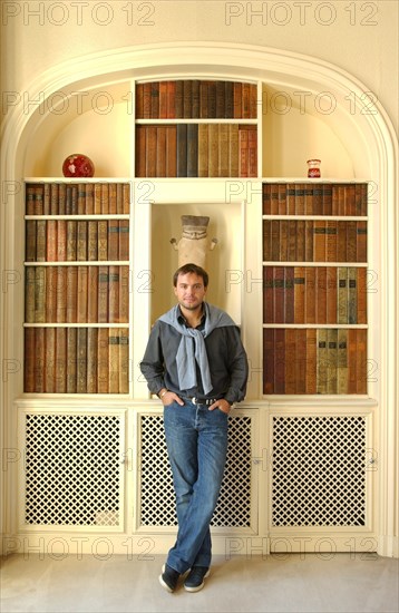 09/30/2002. Romain Sardou at Home, publishes his first novels "Pardonnez nos offenses".