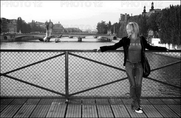 10/00/2002. EXCLUSIVE Close up Rosanna Arquette in Paris.