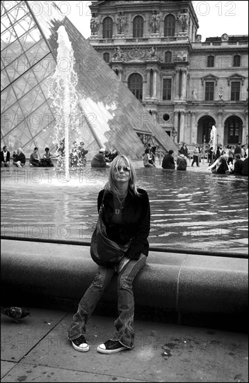 10/00/2002. Close up Rosanna Arquette in Paris.