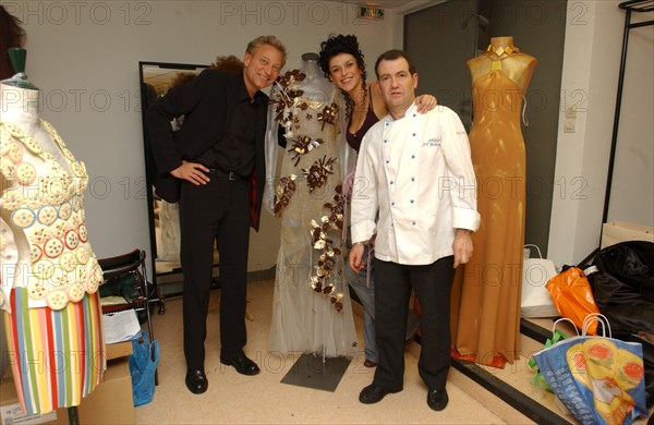 10/30/2002. Chocolate dresses fashion show at "Salon du Chocolat" exhibit in Paris