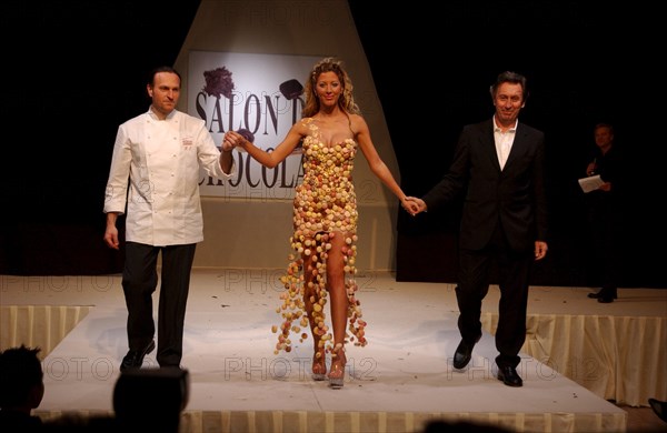 10/30/2002. Chocolate dresses fashion show at "Salon du Chocolat" exhibit in Paris