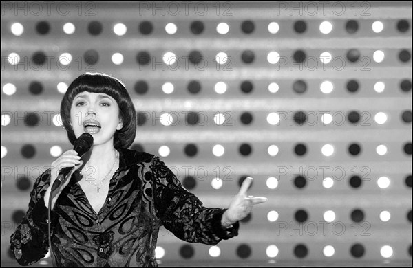 11/00/2002.  French singer Mireille Mathieu returns on the musical scene with a new CD and tour in France and Europe.