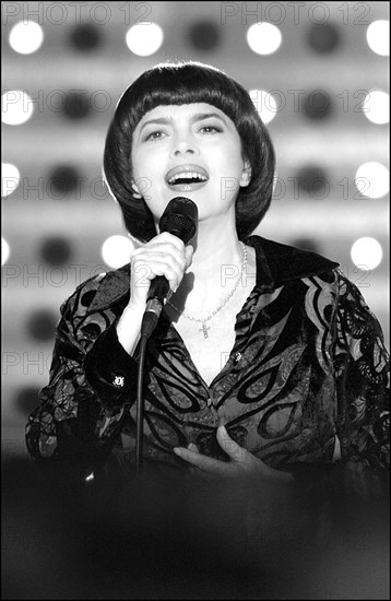 11/00/2002.  French singer Mireille Mathieu returns on the musical scene with a new CD and tour in France and Europe.