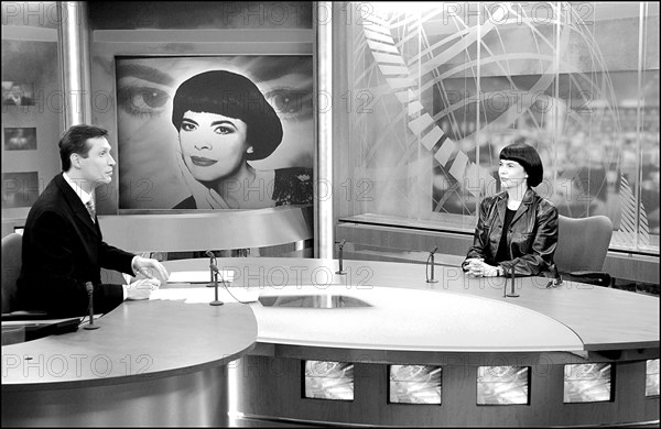 11/00/2002.  French singer Mireille Mathieu returns on the musical scene with a new CD and tour in France and Europe.