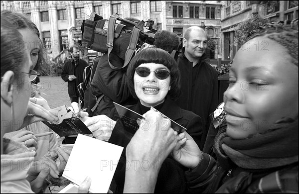 11/00/2002.  French singer Mireille Mathieu returns on the musical scene with a new CD and tour in France and Europe.