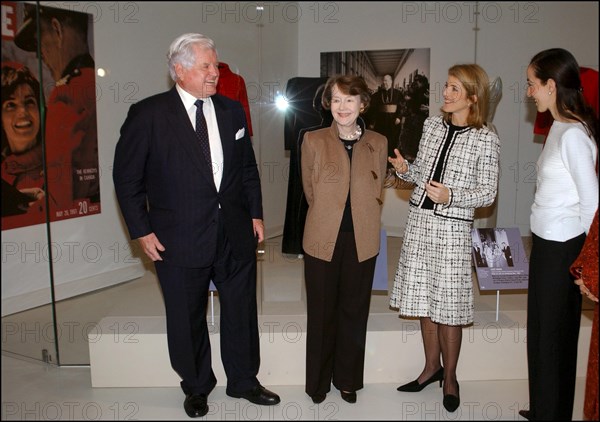 11/18/2002. Caroline Kennedy inaugurates the exhibition "Jackie Kennedy, les annees Maison Blanche" in Paris