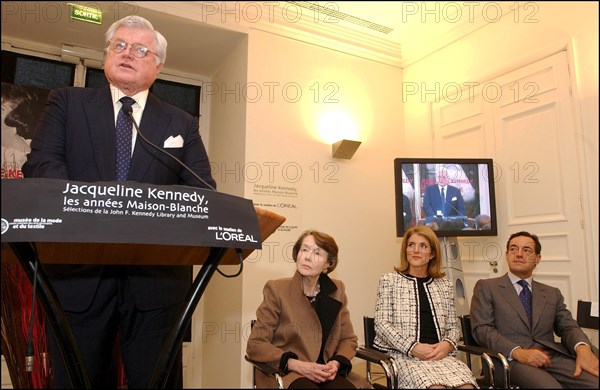 11/18/2002. Caroline Kennedy inaugurates the exhibition "Jackie Kennedy, les annees Maison Blanche" in Paris