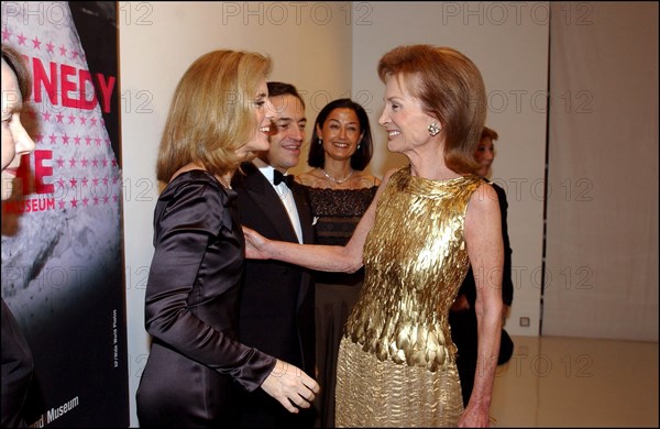 11/18/2002. Caroline Kennedy inaugurates the exhibition "Jackie Kennedy, les annees Maison Blanche" in Paris (30).