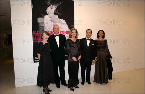 11/18/2002. Caroline Kennedy inaugurates the exhibition "Jackie Kennedy, les annees Maison Blanche" in Paris (30).