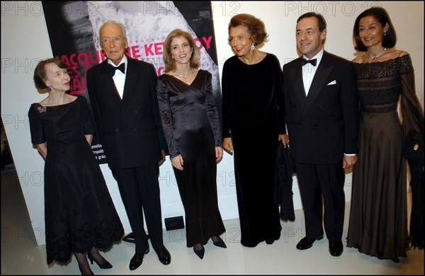 11/18/2002. Caroline Kennedy inaugurates the exhibition "Jackie Kennedy, les annees Maison Blanche" in Paris (30).