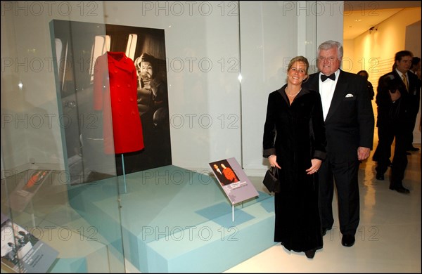 11/18/2002. Caroline Kennedy inaugurates the exhibition "Jackie Kennedy, les annees Maison Blanche" in Paris (30).