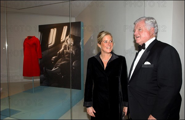 11/18/2002. Caroline Kennedy inaugurates the exhibition "Jackie Kennedy, les annees Maison Blanche" in Paris (30).