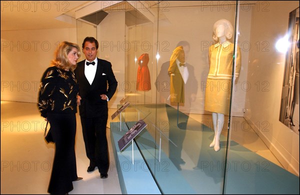 11/18/2002. Caroline Kennedy inaugurates the exhibition "Jackie Kennedy, les annees Maison Blanche" in Paris (30).