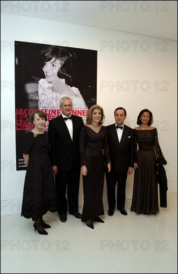 11/18/2002. Caroline Kennedy inaugurates the exhibition "Jackie Kennedy, les annees Maison Blanche" in Paris (30).