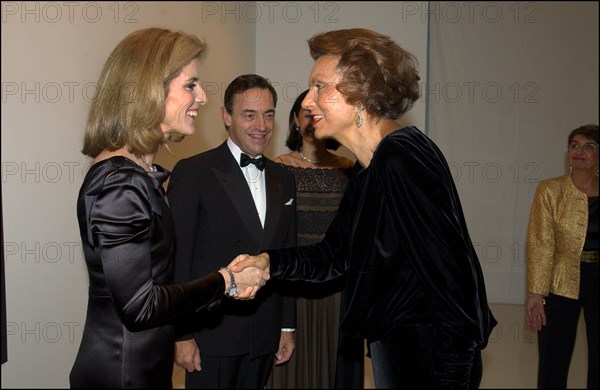 11/18/2002. Caroline Kennedy inaugurates the exhibition "Jackie Kennedy, les annees Maison Blanche" in Paris (30).