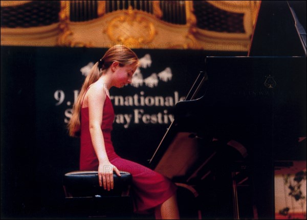 00/00/0000.  14-year Pianist wunderkind Lise de la Salle EXCLUSIVE