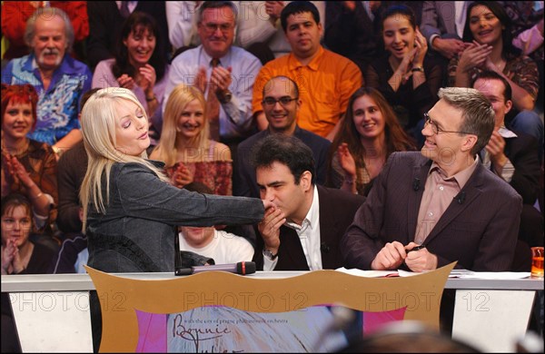 03/00/2003. Tv show "On a tout essaye meme le prime"