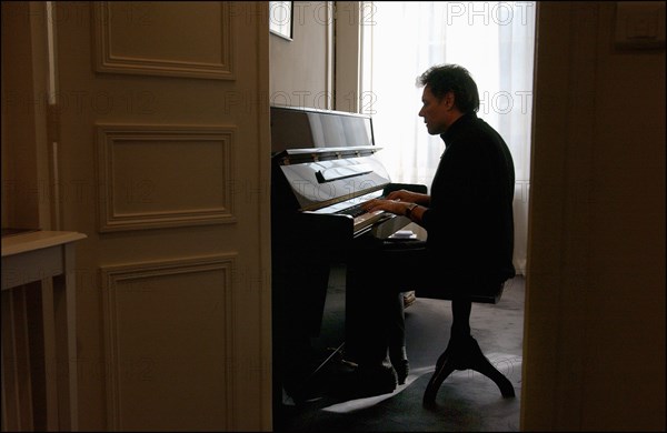 03/00/2003. Yves Simon, at home.