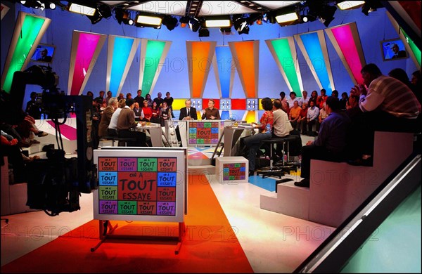 11/10/2003. Tv show "On a tout essaye" with Laurent Ruquier.