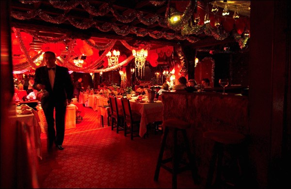 12/00/2003. The "Raspoutine" restaurant in Paris.