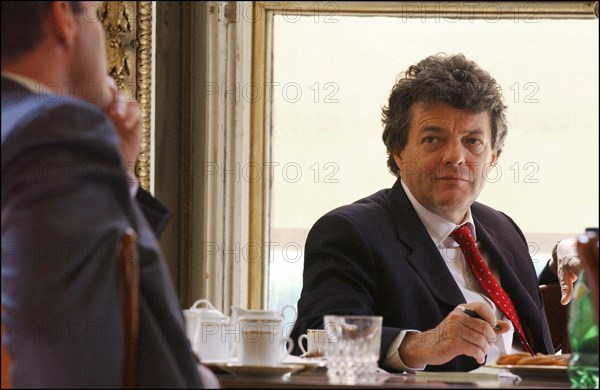 04/01/2004. Jean-Louis Borloo, the fisrt day of the new Minister for Employment, Labor and Social Cohesion.