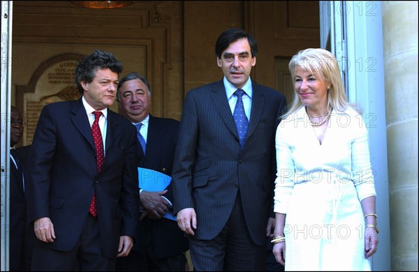 04/01/2004. Francois Fillon hands over his power to Jean-Louis Borloo new as Minister for Employment, Labor and Social Cohesion.