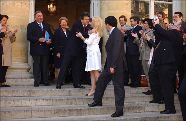 04/01/2004. Francois Fillon hands over his power to Jean-Louis Borloo new as Minister for Employment, Labor and Social Cohesion.