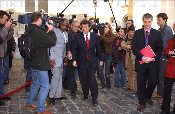 04/01/2004. Francois Fillon hands over his power to Jean-Louis Borloo new as Minister for Employment, Labor and Social Cohesion.