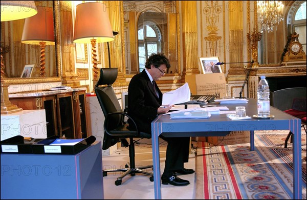 04/02/2004.  Jean-Louis Borloo, Minister for Employment, Labor and Social Cohesion: first day of labor.