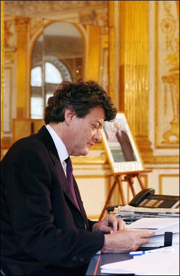 04/02/2004. EXCLUSIVE. Jean-Louis Borloo, Minister for Employment, Labor and Social Cohesion: first day of labor.