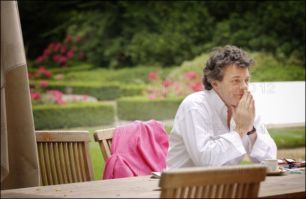 06/26/2004.  Jean-Louis Borloo, le ministre de l'Emploi, du Travail et de la Cohesion sociale travaillant, au ministere, sur le Plan de Cohesion sociale avant sa presentation en conseil des ministres le 30 juin prochain.