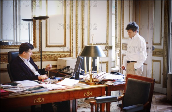 06/26/2004. EXCLUSIF. Jean-Louis Borloo, le ministre de l'Emploi, du Travail et de la Cohesion sociale travaillant, au ministere, sur le Plan de Cohesion sociale avant sa presentation en conseil des ministres le 30 juin prochain.